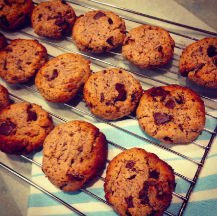 CHOCOLATE CHIP PROTEIN CRANBERRY COOKIES – PASS YOUR PLATE